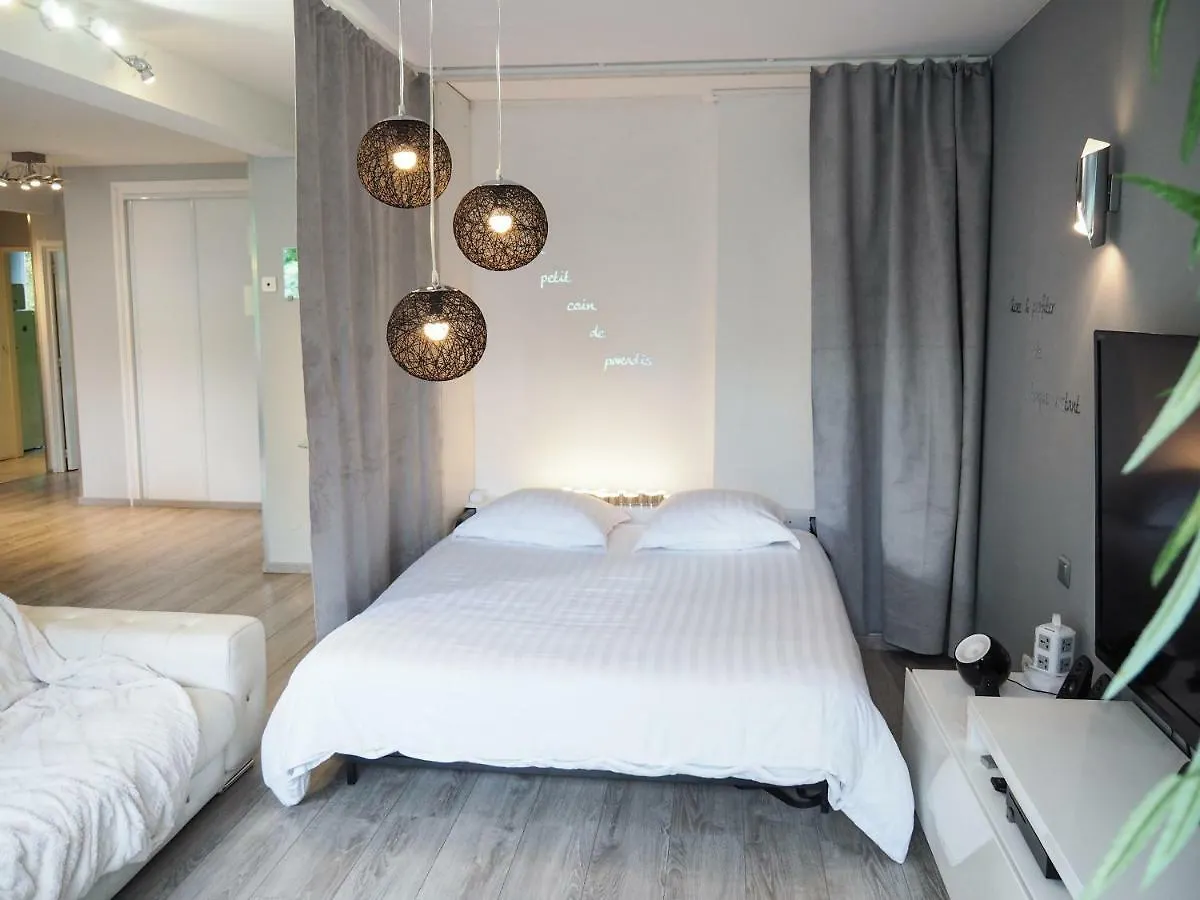 Le Célestay Villeurbanne 0*,  France